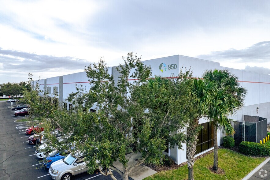 More Photos Of 950 Gills Dr, Orlando Light Distribution For Lease