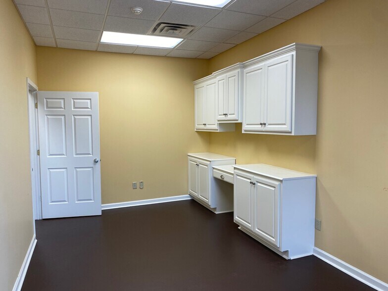 More Photos Of 84 Clark Blvd, Tupelo Office For Lease