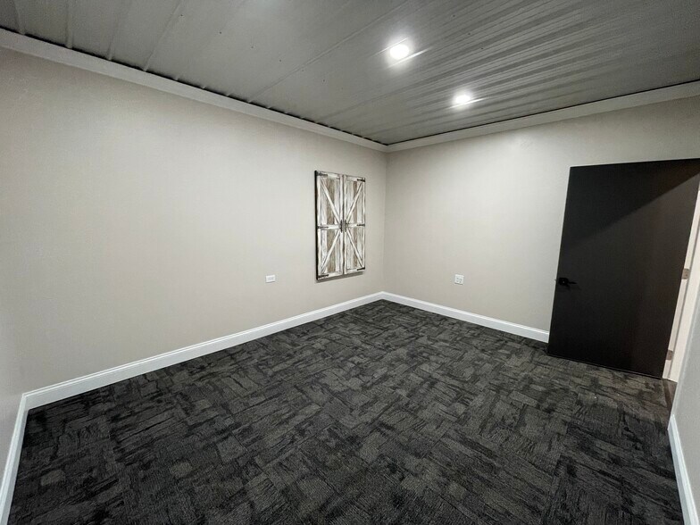 More Photos Of 1655 Plett Rd, Cadillac Office Residential For Lease