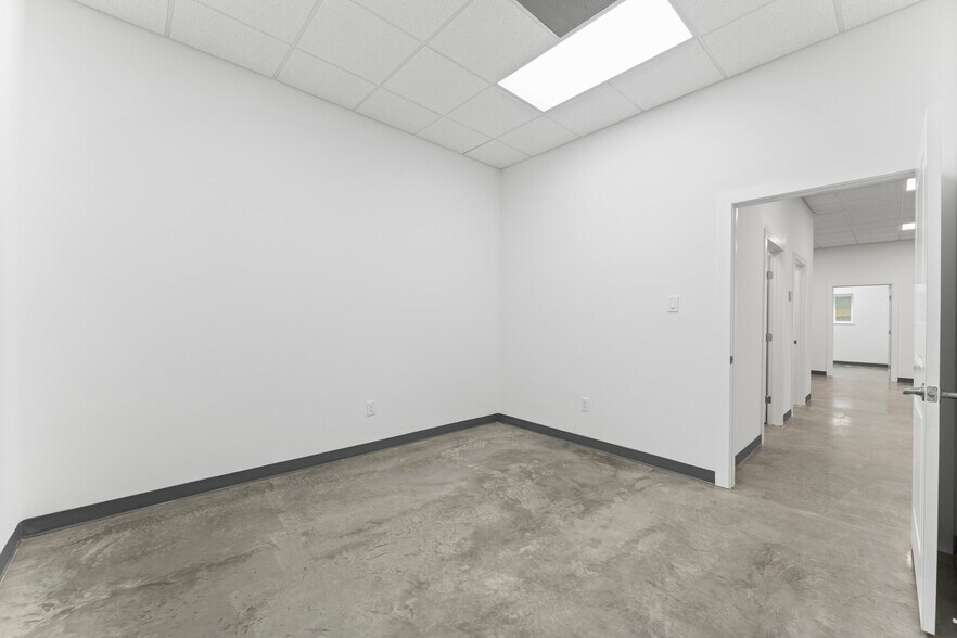 More Photos Of 810 Honea Egypt Rd., Magnolia Flex For Sale