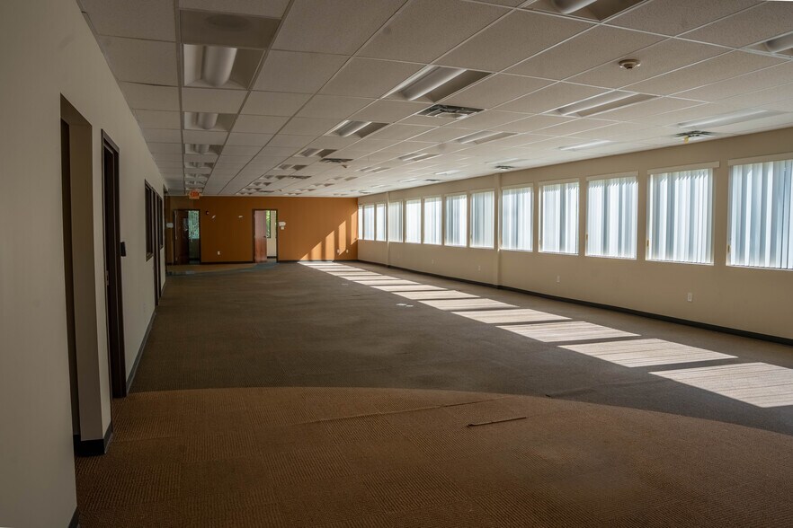 More Photos Of 463 New Karner Rd, Albany Office For Lease