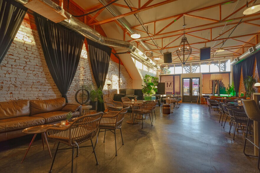 More Photos Of 221 W Main St, Tishomingo Hotel For Sale