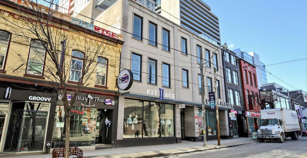 Primary Photo Of 327-333 Queen St W, Toronto Storefront For Lease