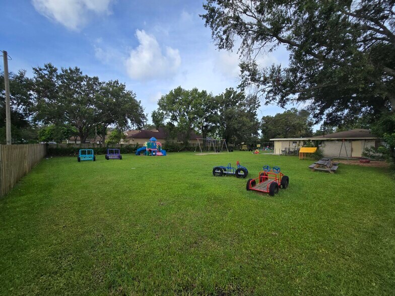 More Photos Of 8810 W Norfolk St, Tampa Schools For Sale
