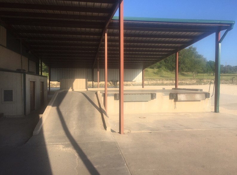 More Photos Of 4620 W Highway 290, Dripping Springs Warehouse For Lease