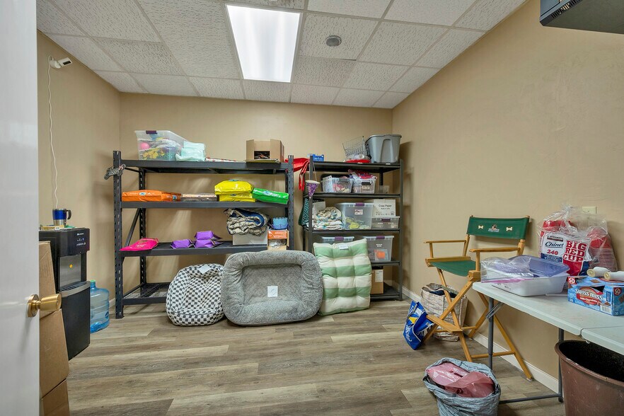 More Photos Of 1279 E Mason St, Green Bay Storefront For Sale