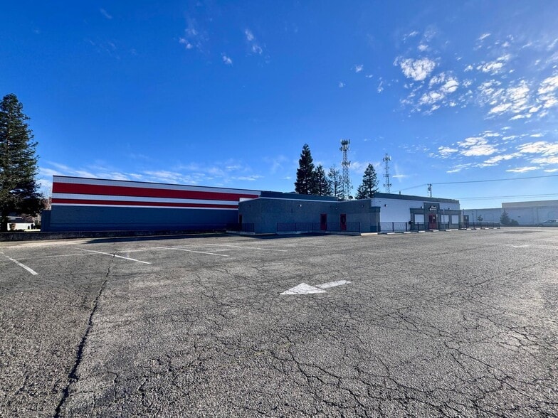 More Photos Of 329 Lake Blvd, Redding Bar For Lease