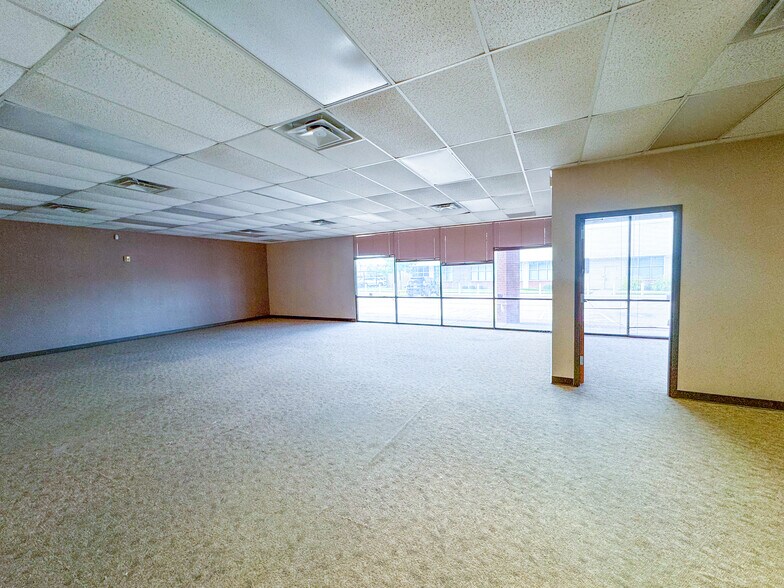 More Photos Of 2917 Altamesa Blvd, Fort Worth General Retail For Lease
