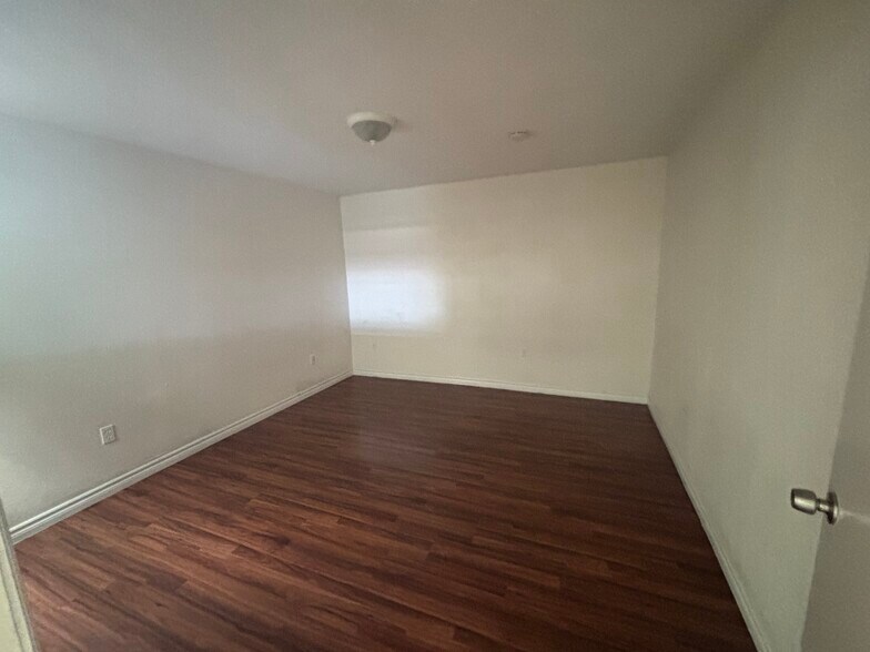 More Photos Of 5536-5542 Santa Monica Blvd, Los Angeles General Retail For Sale