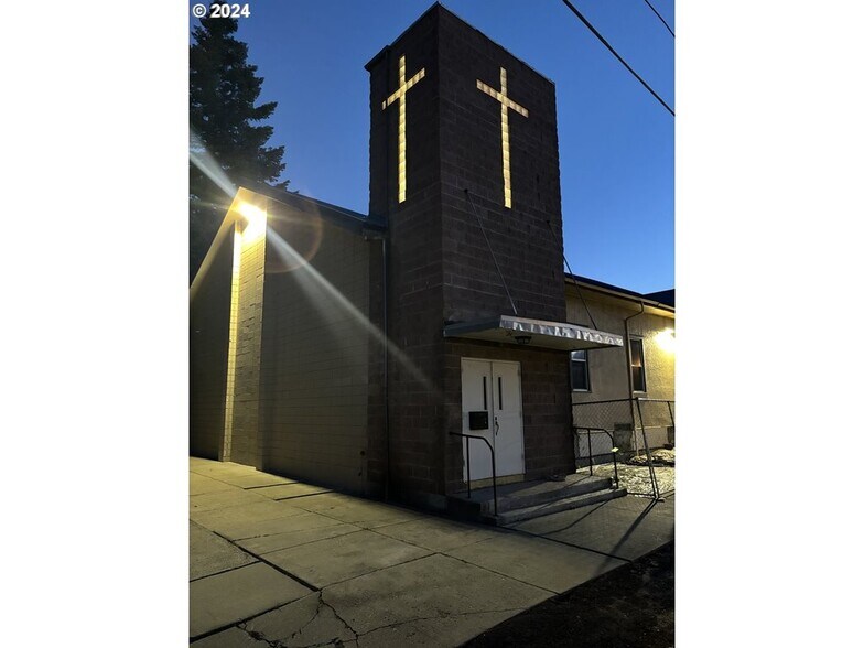 More Photos Of 1839 3rd St, Baker City Religious Facility For Sale
