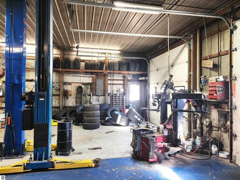 More Photos Of 14388 9 Mile Rd, Kaleva Auto Repair For Sale