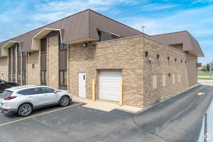 More Photos Of 300 W Lake St, Elmhurst Office For Sale