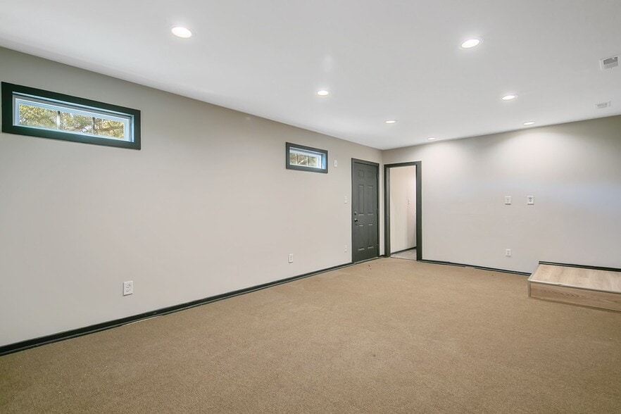 More Photos Of 1500 Gillespie St, Fayetteville Office For Sale