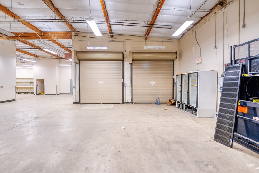 More Photos Of 4867 Colt St, Ventura Manufacturing For Lease