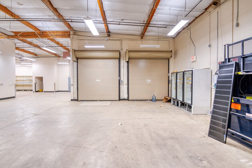 More Photos Of 4867 Colt St, Ventura Manufacturing For Sale