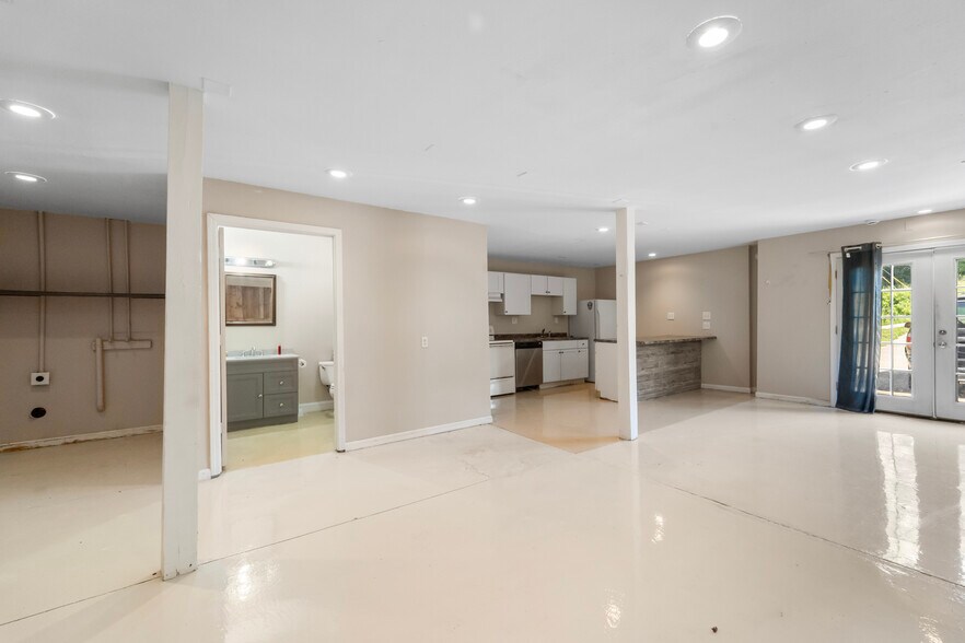 More Photos Of 473 Highway W, Eldon Storefront Retail Residential For Sale