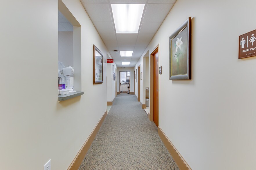 More Photos Of 135 Professional Park Dr, Seneca Healthcare For Lease