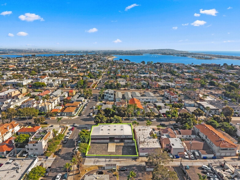 More Photos Of 1366 Hornblend St, San Diego Flex For Lease