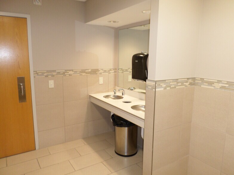 More Photos Of 2208 Quarry Dr, West Lawn Office For Lease