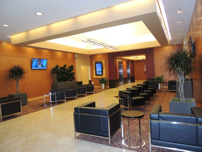 More Photos Of 6811 S 204th St, Kent Unknown For Lease