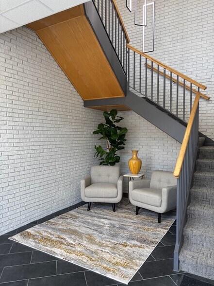 More Photos Of 231 W Grand Ave, Bensenville Office For Lease