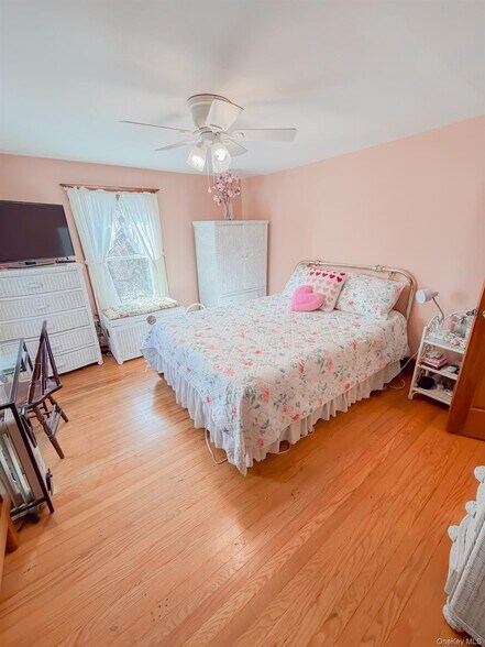 More Photos Of 8874 US Route 9W, Athens Office Residential For Sale