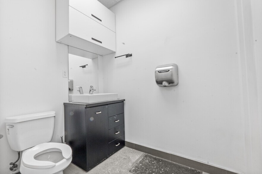 More Photos Of 7040 Rue Saint-Dominique, Montréal Apartments For Lease