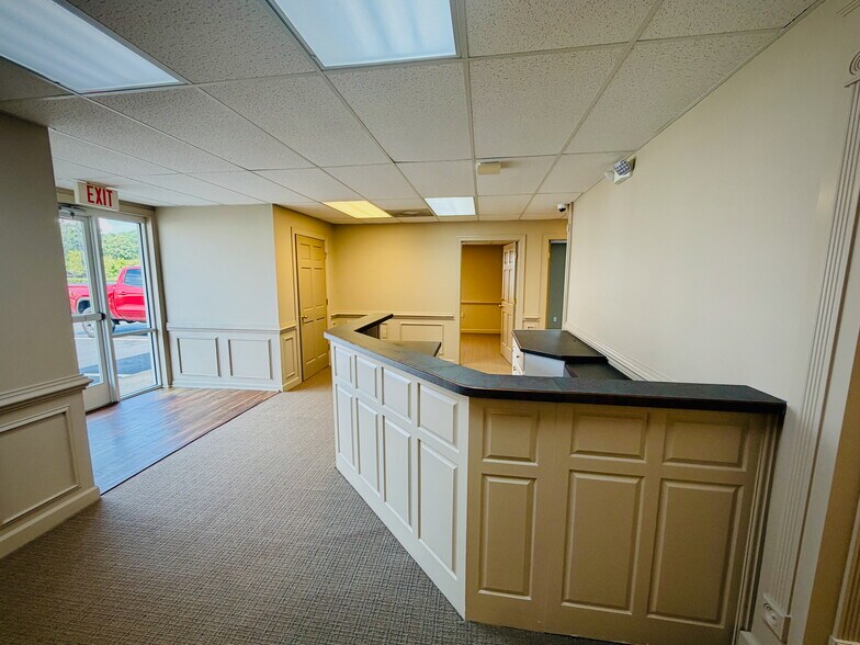 More Photos Of 12484c Warwick Blvd, Newport News Office For Lease