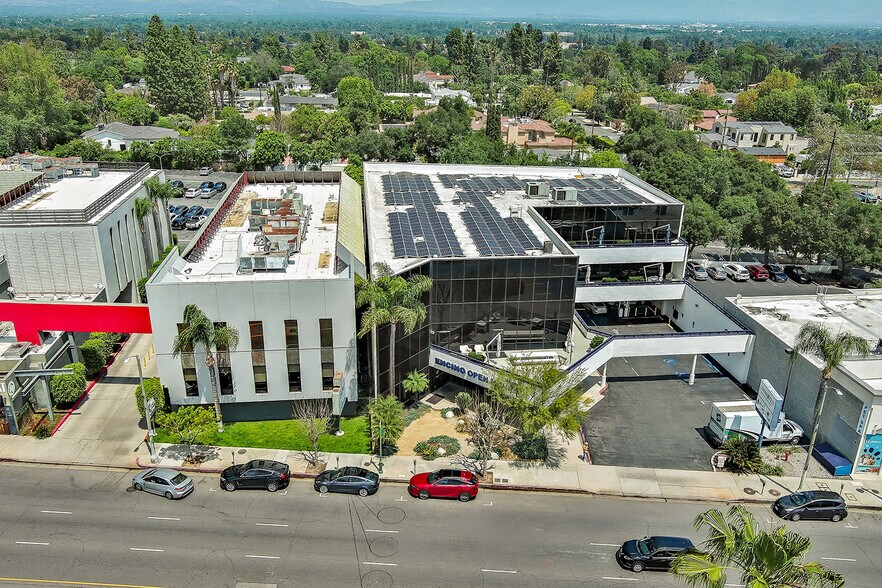 More Photos Of 17323 Ventura Blvd, Encino Office For Lease