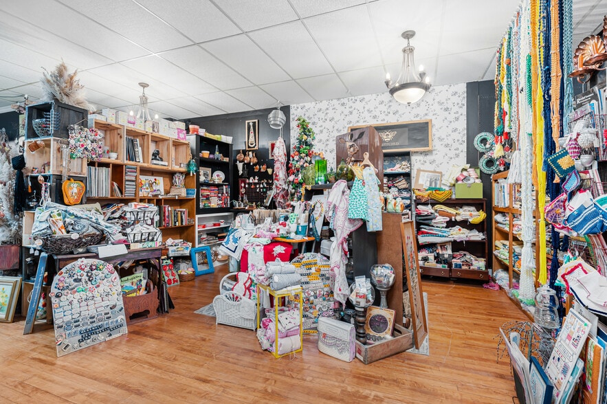 More Photos Of 811 Oregon St, Oshkosh Restaurant For Sale