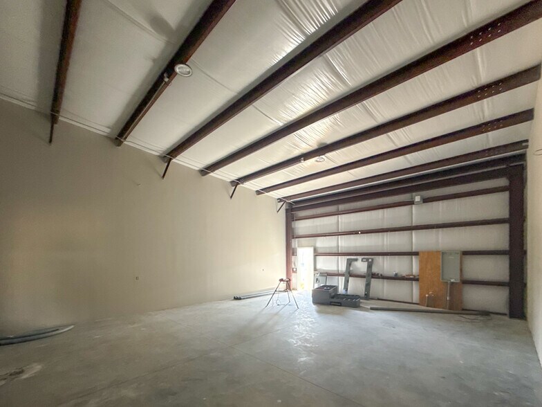 More Photos Of 7123 Cross County Rd, North Charleston Industrial For Lease