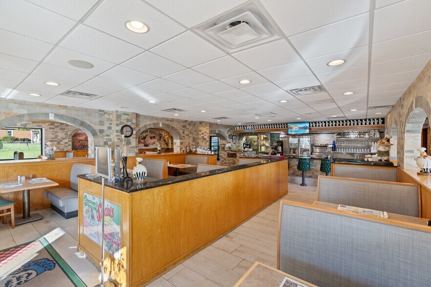 More Photos Of 232 W Moorestown Rd, Wind Gap Restaurant For Sale