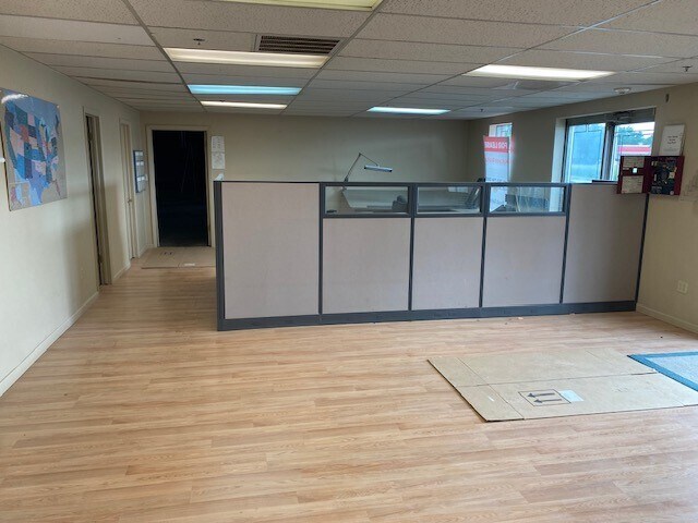 More Photos Of 1940 W Adriatic Pl, Englewood Warehouse For Lease