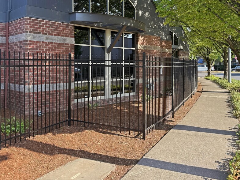 More Photos Of 250 Division St NE, Salem Office For Sale