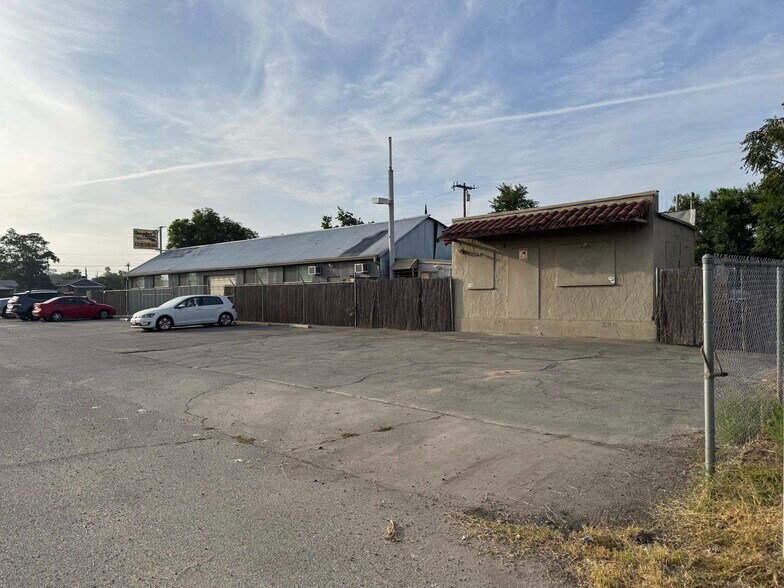 More Photos Of 24769 5th St, San Bernardino Office For Sale