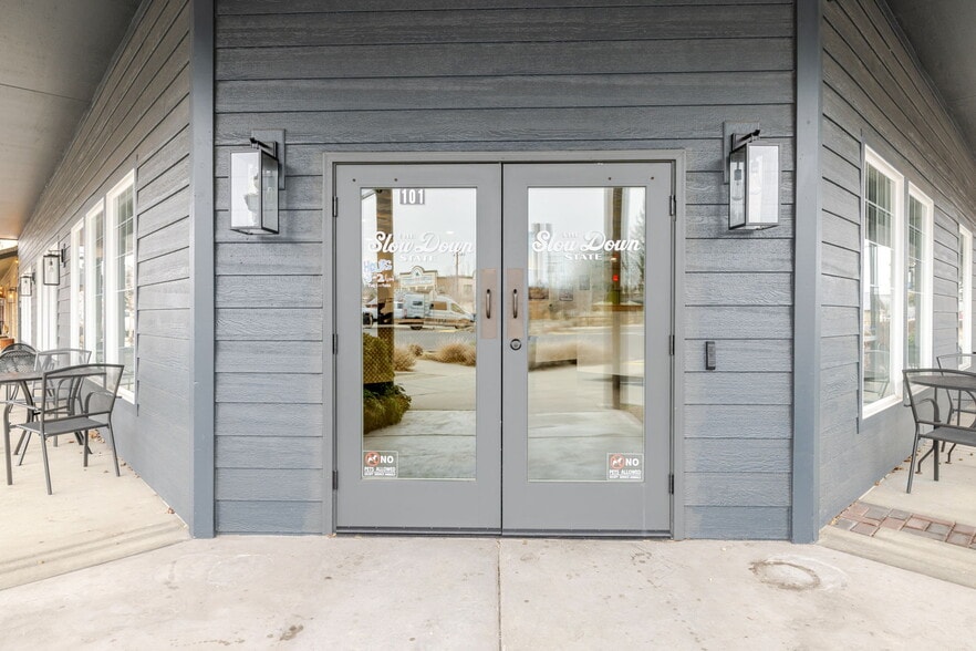 More Photos Of 192 E Main Ave, Sisters Storefront Retail Office For Lease