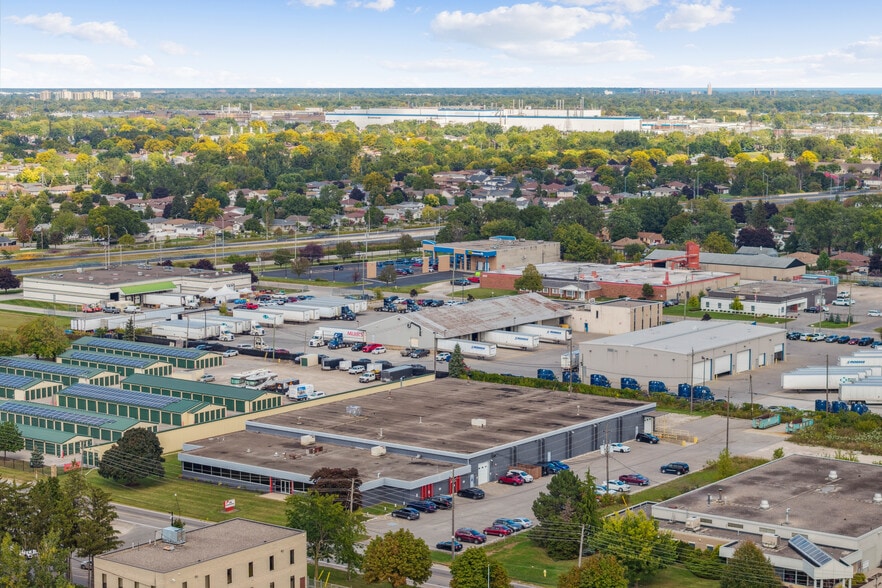 More Photos Of 3090 Marentette Av, Windsor Warehouse For Lease