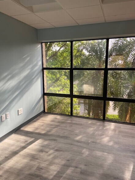 More Photos Of 2650 Bahia Vista St, Sarasota Medical For Sale