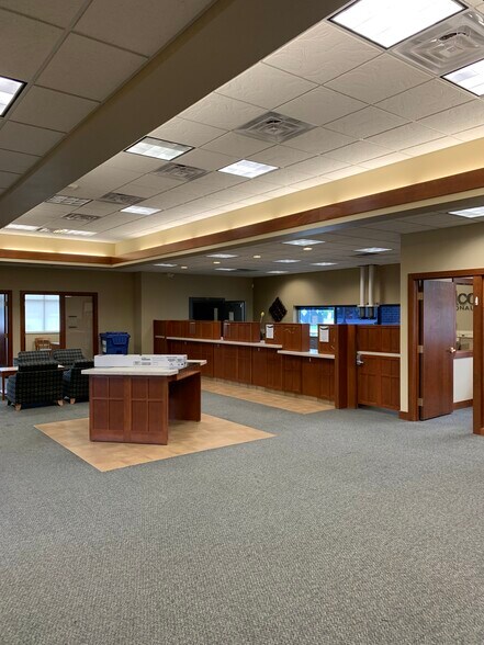 More Photos Of 2363 Holmgren Way, Green Bay Bank For Lease