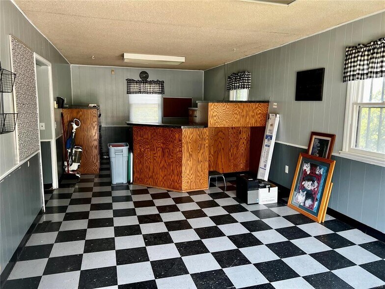 More Photos Of 22199 Highway Y, Saint Robert Medical For Sale