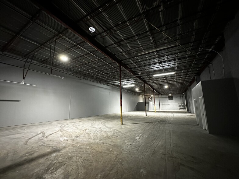 More Photos Of 923-927 Crosstimbers St, Houston Warehouse For Lease