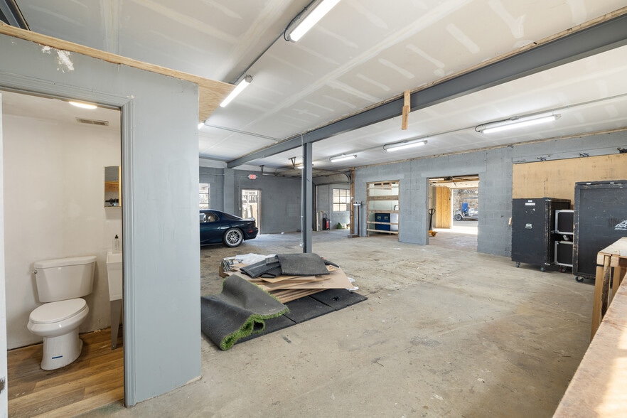 More Photos Of 22 Leonard St, Norwalk Storefront Retail Office For Lease