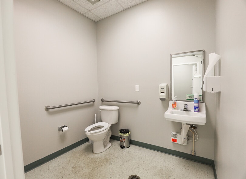 More Photos Of 2025 SW 75th St, Gainesville Medical For Lease