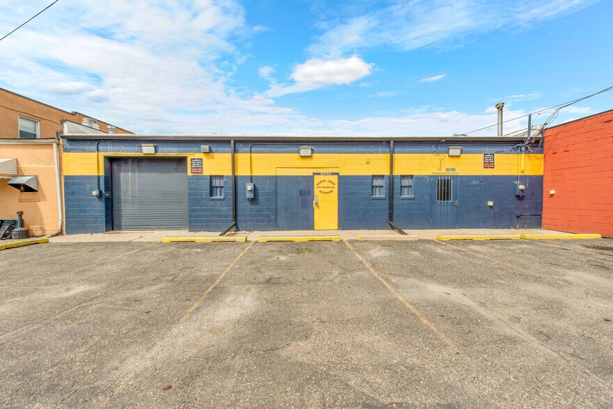 More Photos Of 23753 Van Born Rd, Taylor Freestanding For Lease