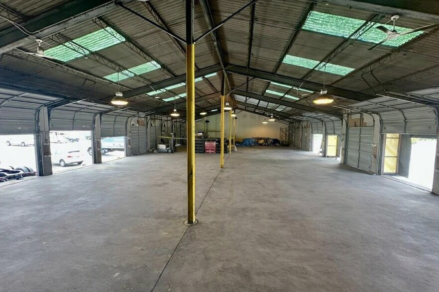 More Photos Of 3333 W Saint Joseph St, Lansing Truck Terminal For Lease