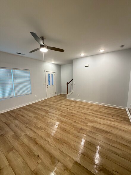 More Photos Of 422 Falls Pt SW, Madison Flex For Sale