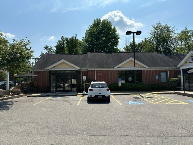 More Photos Of 1459 Bethlehem Pike, Flourtown Restaurant For Lease