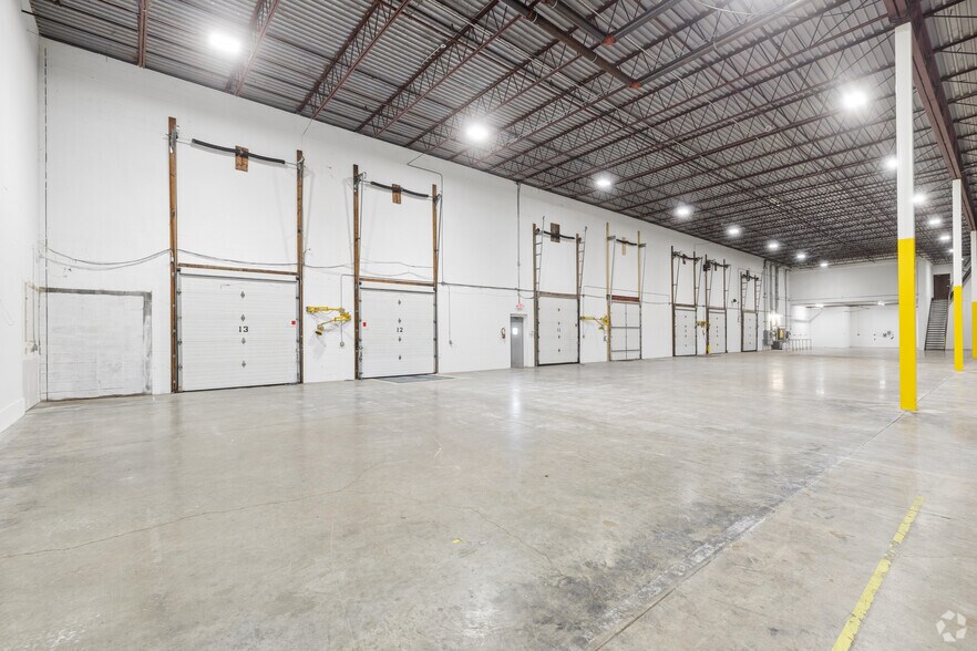 More Photos Of 10901 Hampshire Ave S, Bloomington Warehouse For Lease