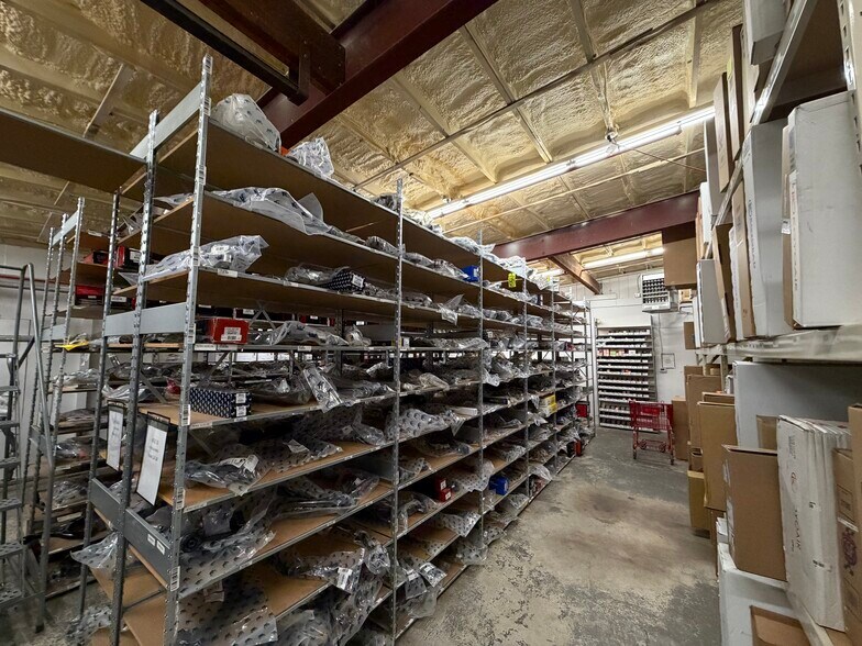 More Photos Of 42 Warehouse Rd, Hyannis Warehouse For Lease