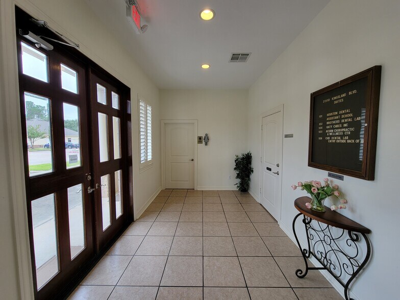 More Photos Of 21510 Kingsland Blvd, Katy Medical For Lease